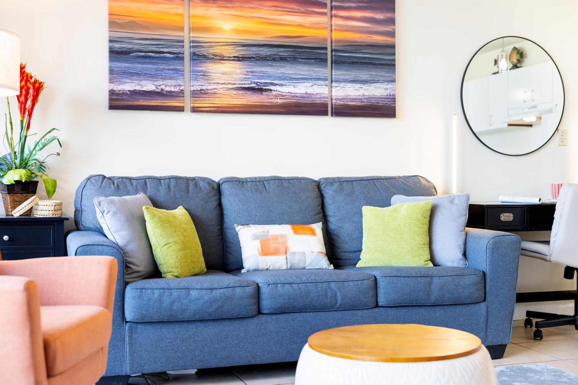 Cozy Waikiki Getaway, Stroll To With Free Parking Apartment