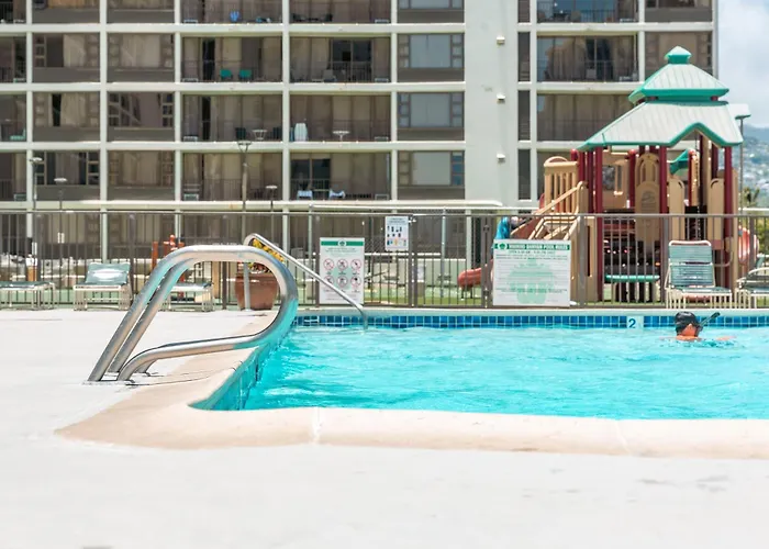 Cozy Waikiki Getaway, Stroll To Beach With Free Parking