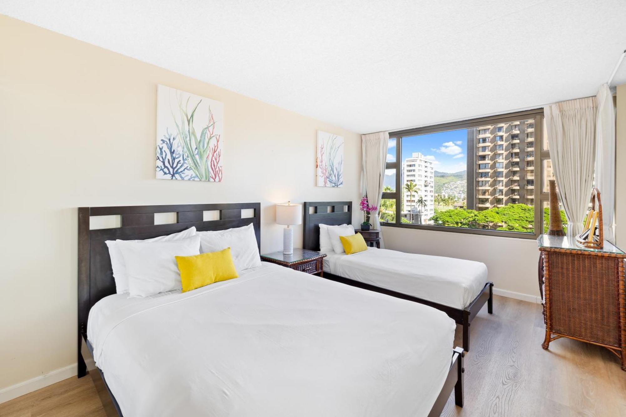 Cozy Waikiki Getaway, Stroll To With Free Parking Appartement *